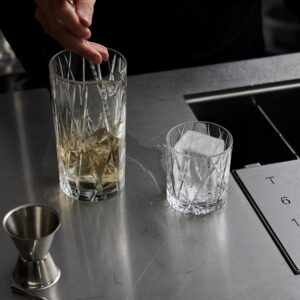 6310393 63103404 City Mixing Glass Old Fashioned Orrefors Martti Rytkonen ENV bar 2023 01 jpg