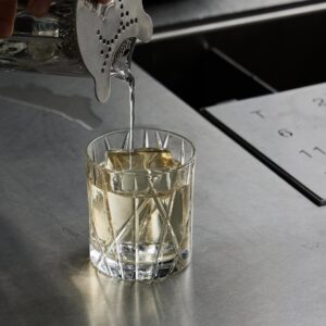 6310393 63103404 City Mixing Glass Old Fashioned Orrefors Martti Rytkonen ENV bar 2023 02 jpg