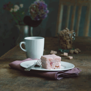 114227BL Plisse Cup Lifestyle