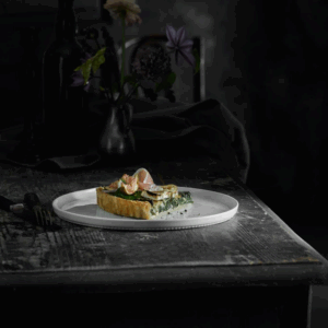 211726BL Toulouse Plate Lifestyle 1