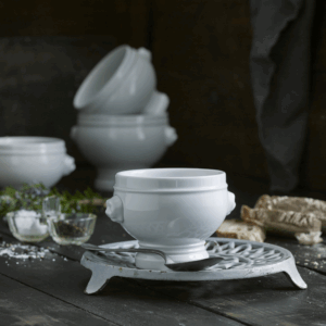 400135BL Generale SoupTureen Lifestyle png